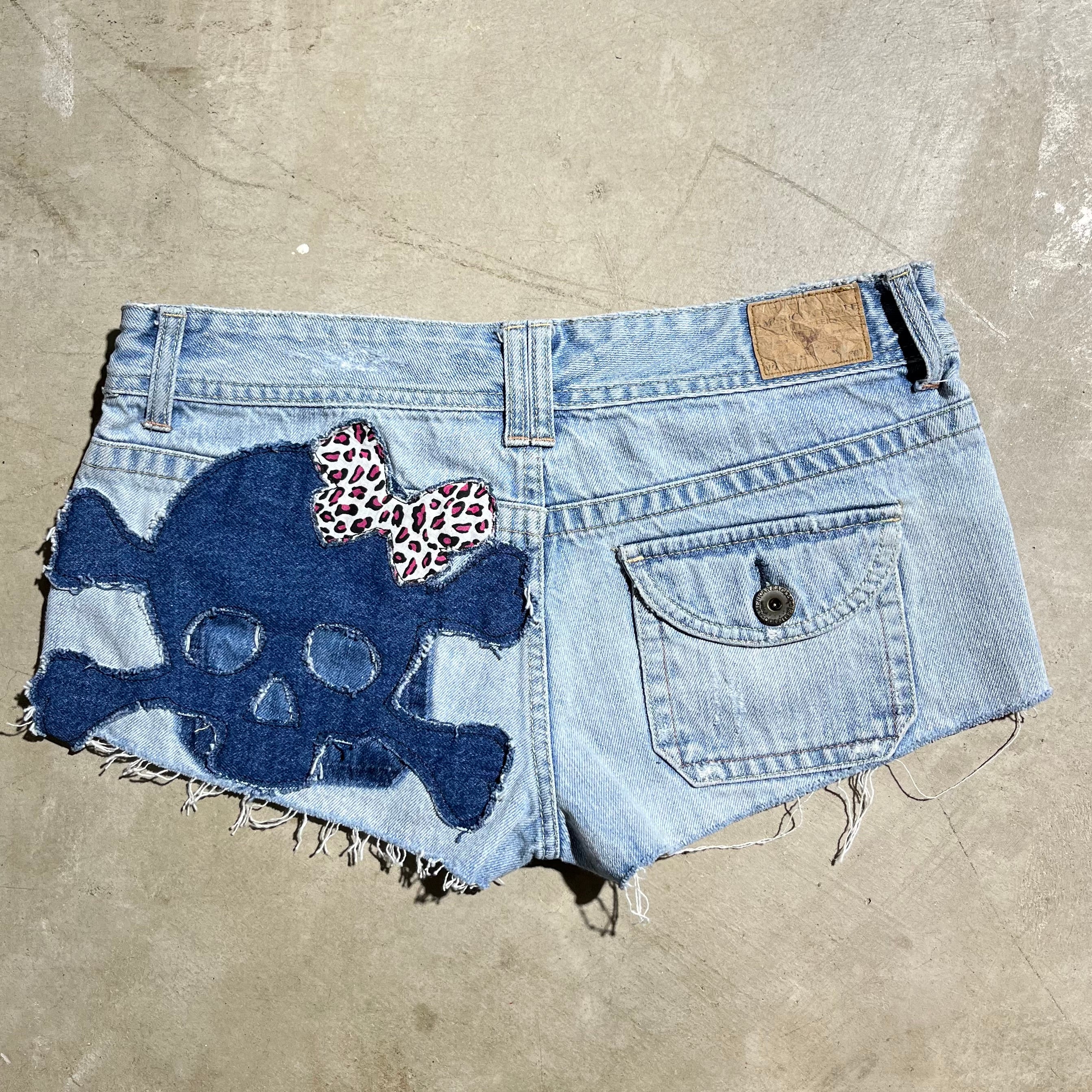 Skull Booty Short 30"