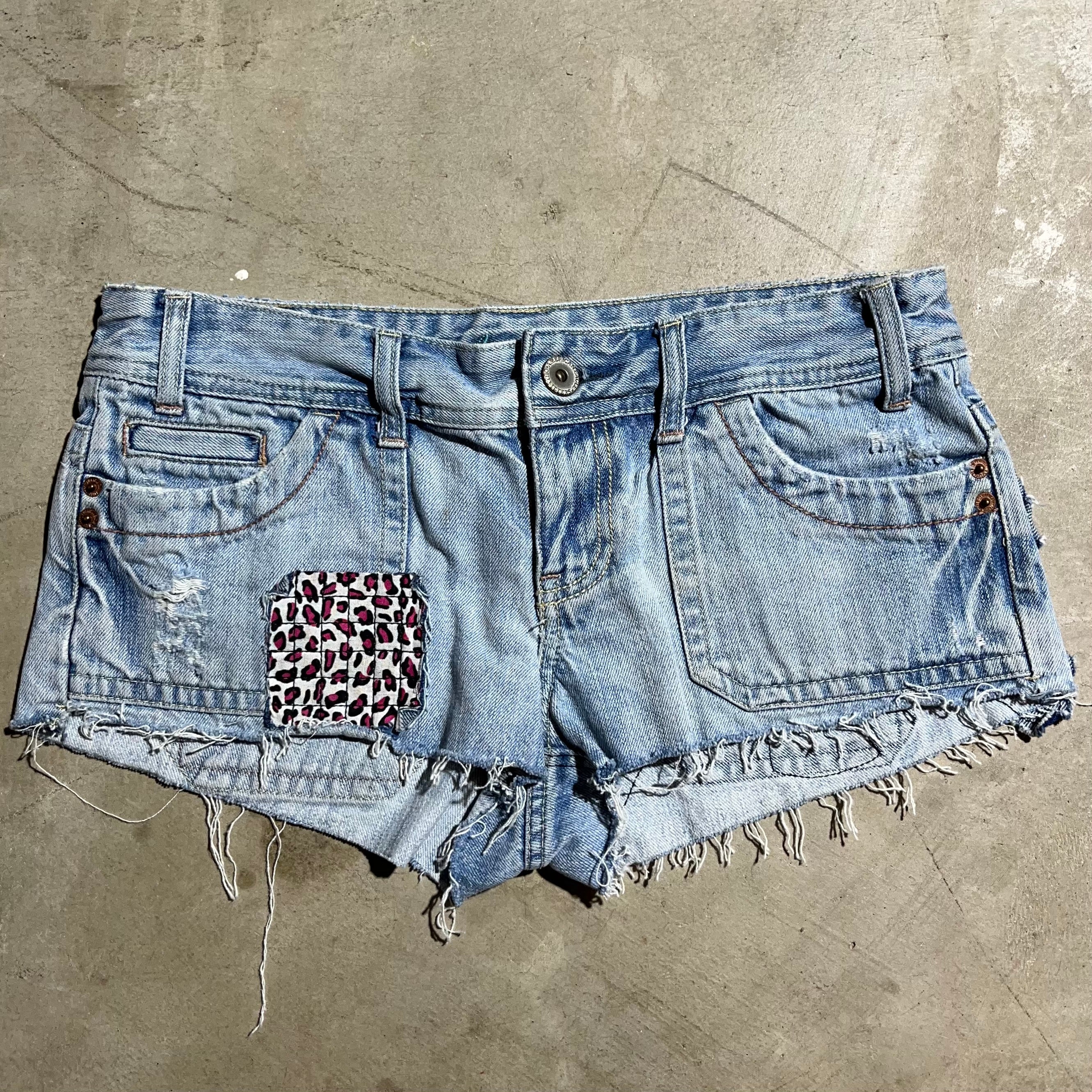 Skull Booty Short 30"