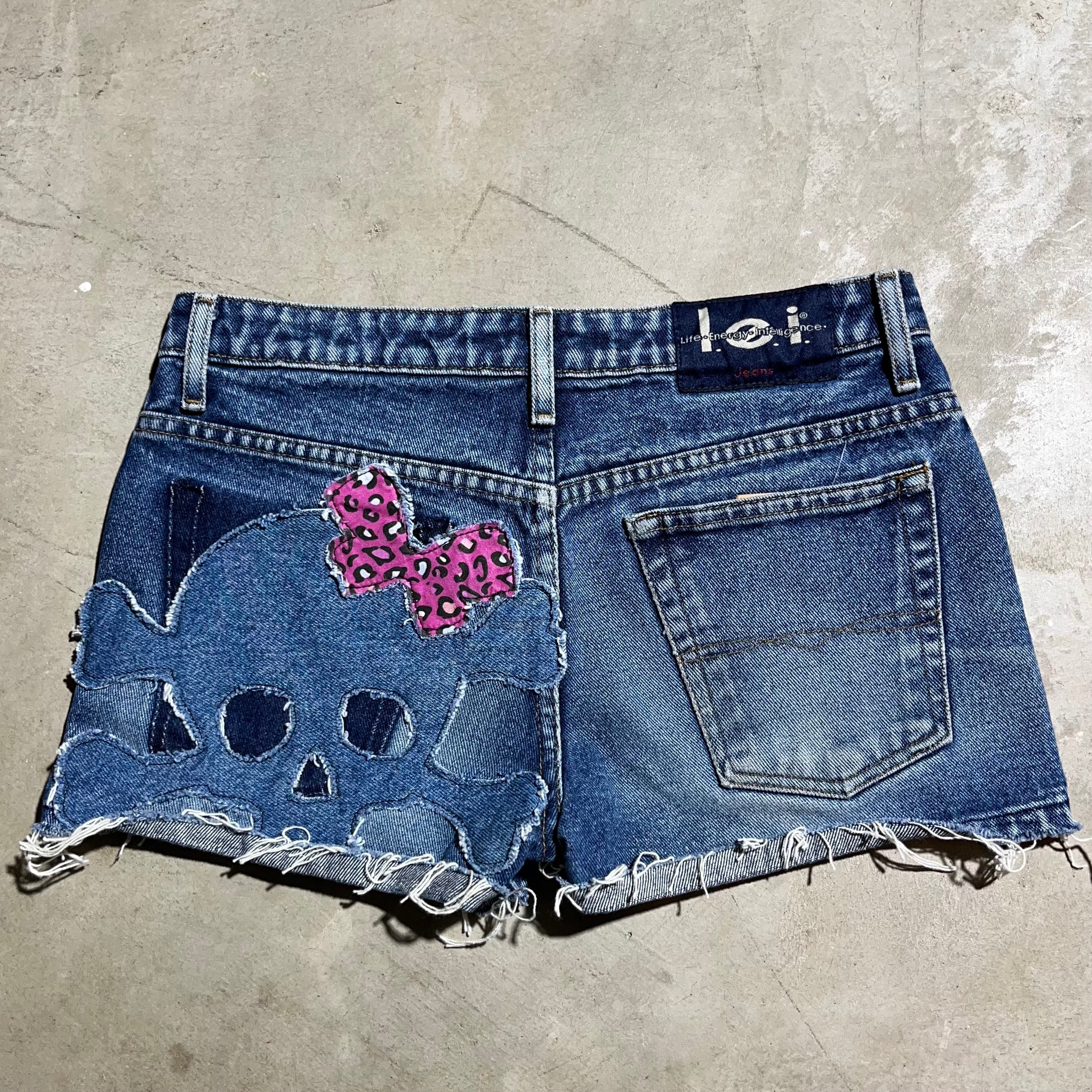 Skull Booty Short 28"