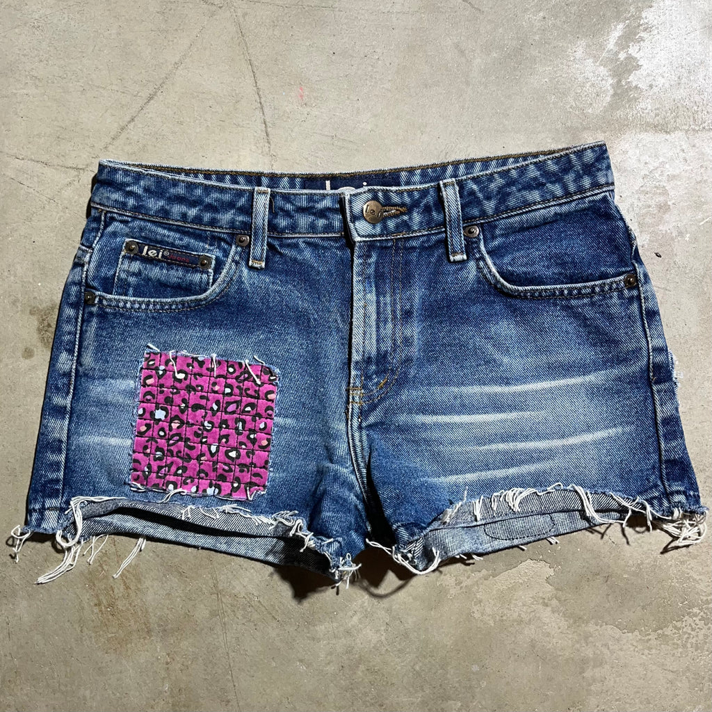 Skull Booty Short 28"