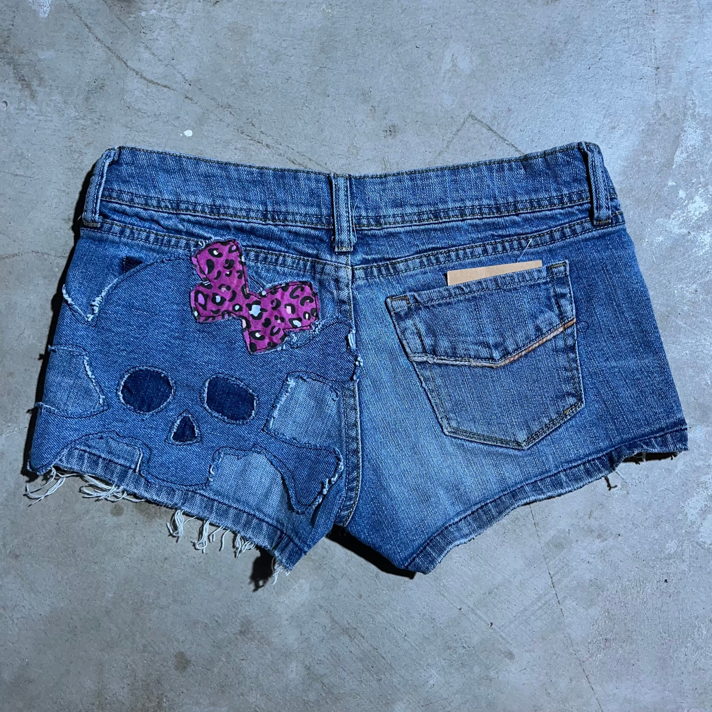 Skull Booty Short 29"
