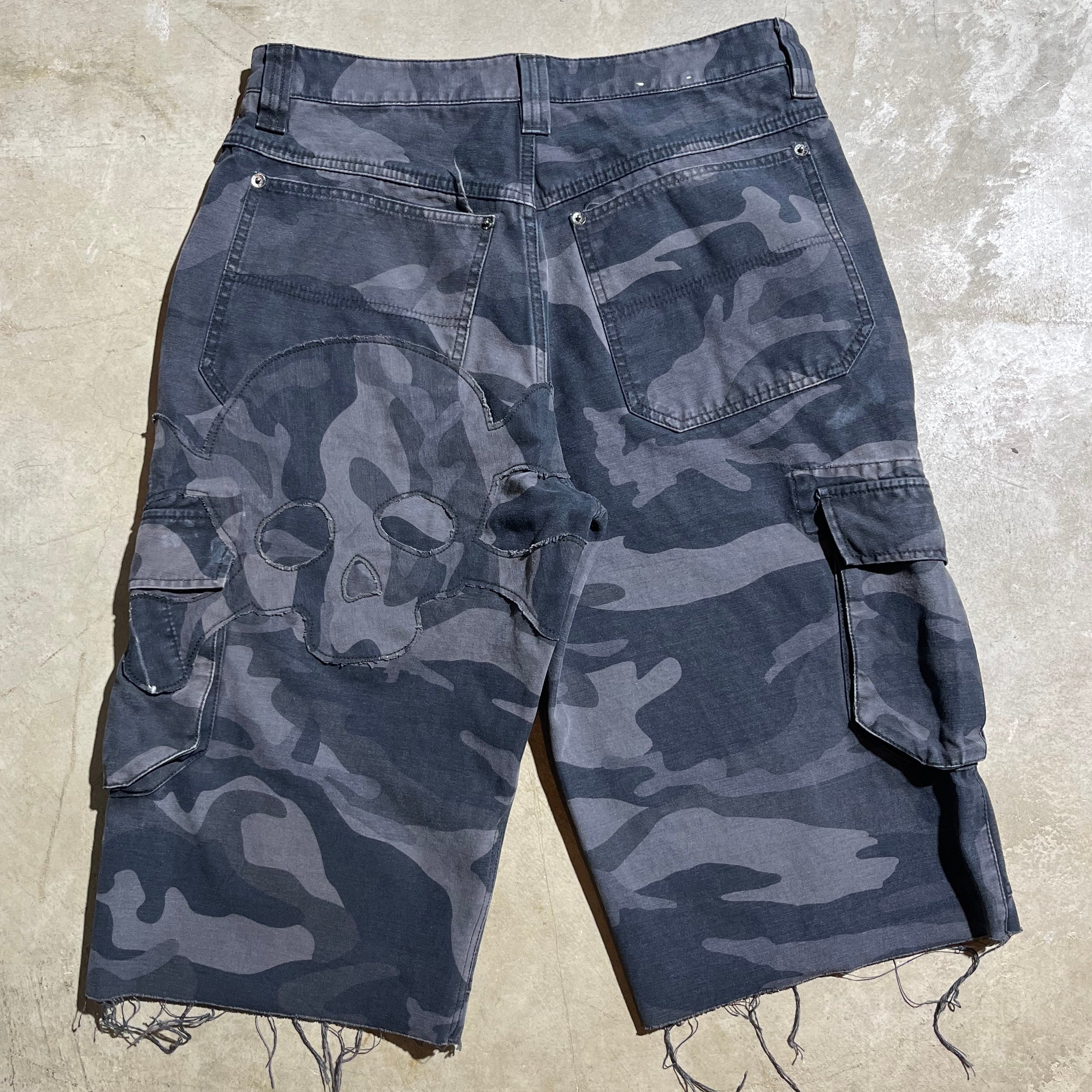 Skull Short 32"